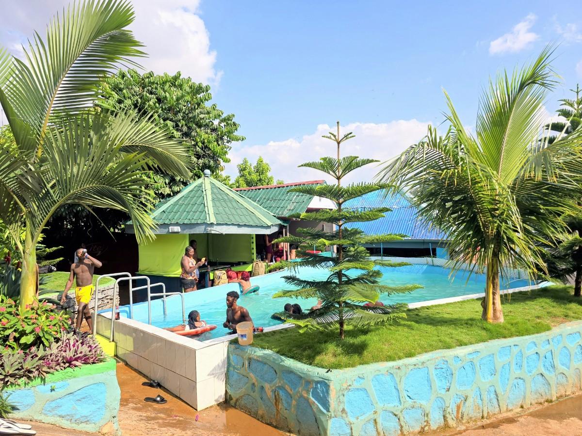 Glamping in Nigeria 2025: Best Spots, Prices & Why Nigerian Youths Love It